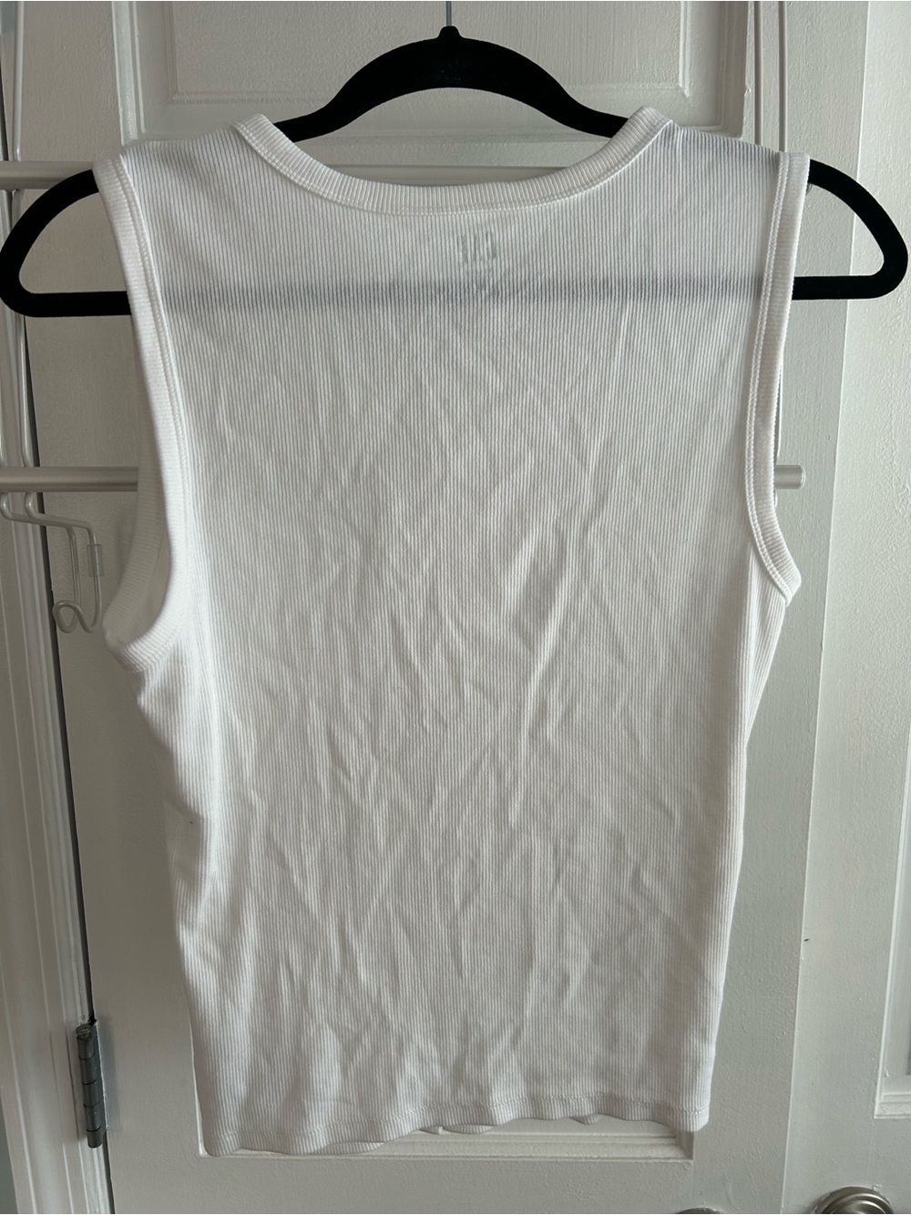 GAP Modern White Ribbed Button-Front Tank - Picture 3 of 6